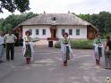 131_3140 Villaggio vicino a Borzna 6 - Accoglienza fanciulle in costumi locali_JPG